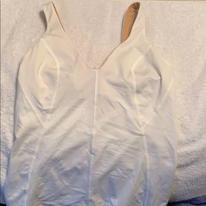 Lululemon align white tank 6 fits like 4